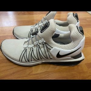 nike shox gravity luxe